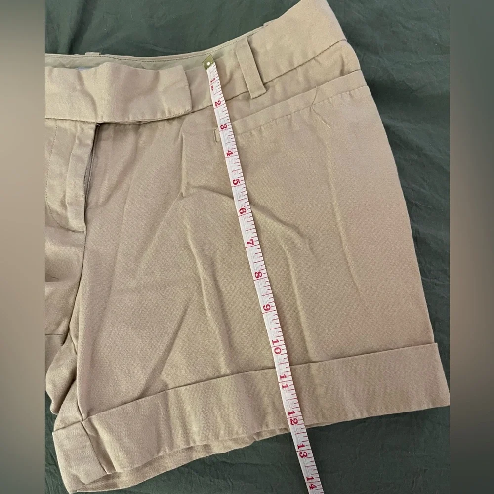 Old Navy Women’s Tan, Cuffed, Low-Rise Shorts, Size 10